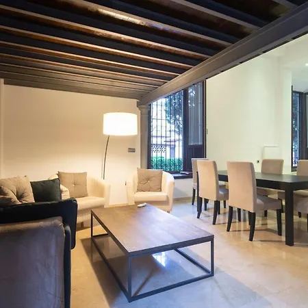 Palacio De Jeronimos Apartment